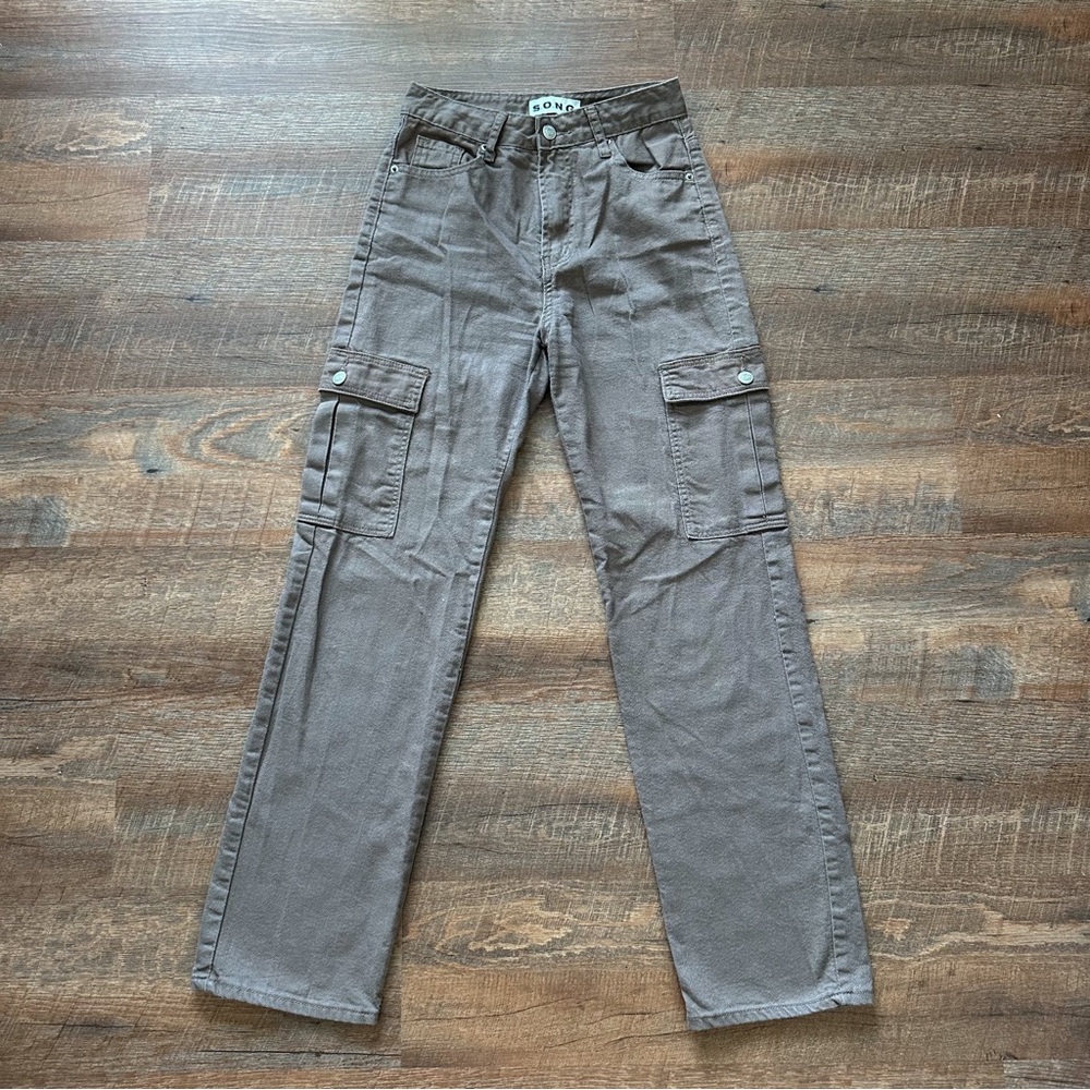 Brown Cargo Pants with Straight Leg and Durable Fabric